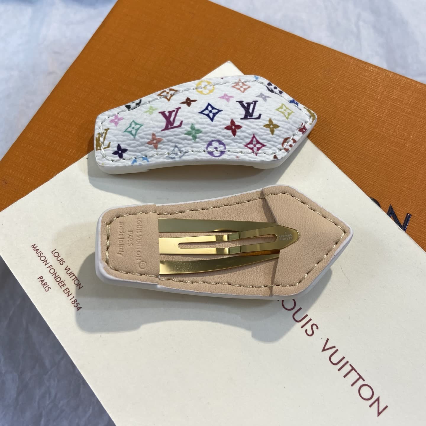 Louis Vuitton Multicolored Monogram Leather Hair Clip-LF1078